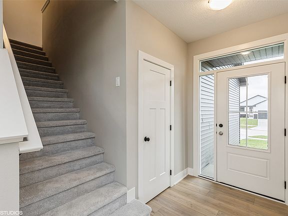 5th image of 285 NW Rosemont Cir