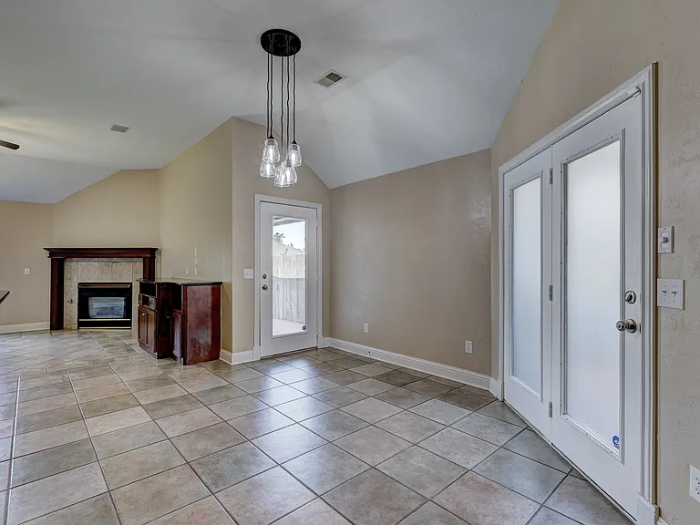 2104 Del Simmons Dr — Photo 18