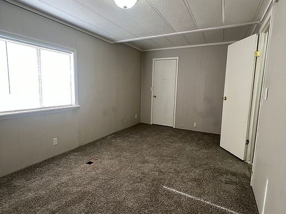 3rd image of 558 Bluebird Dr