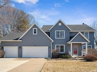 3945 Brookwood Ln, Bettendorf, IA 52722
