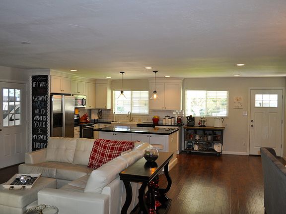 2nd image of 4918 E Indianola Ave