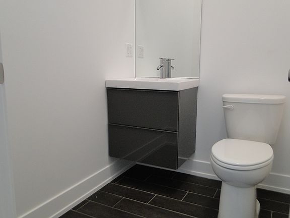 5th image of 858 W Wrightwood Ave #3