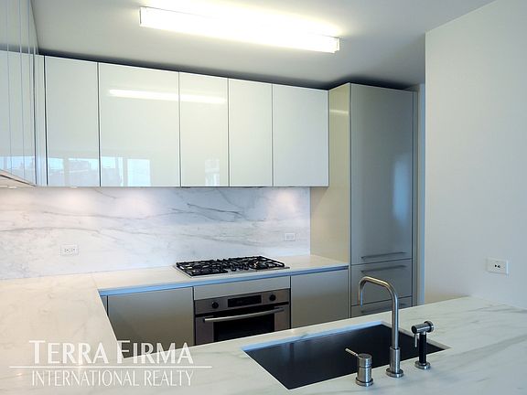 3rd image of 322 W 57th St APT 54M