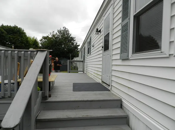 16 3rd St, Portsmouth, RI 02871