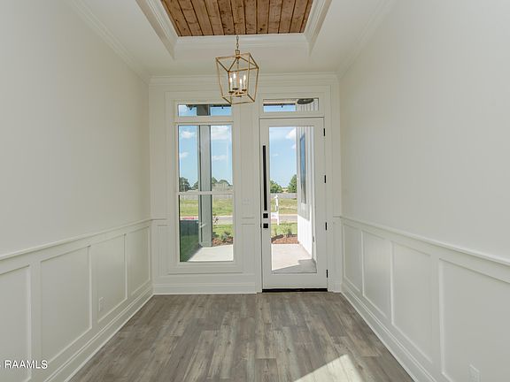 2nd image of 124 Lakes Edge Dr