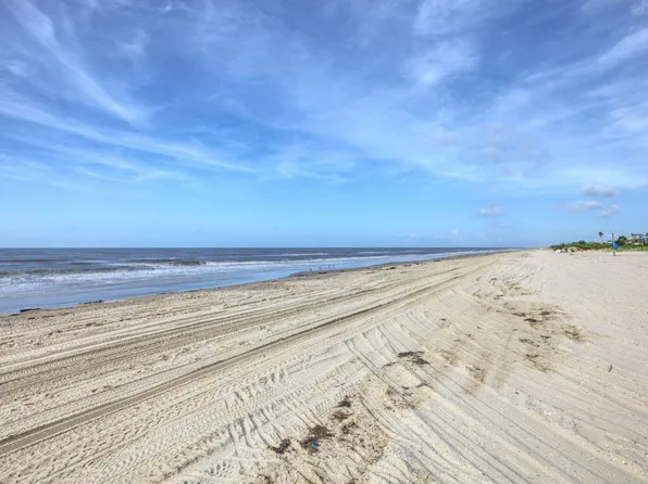 3113 Diane St, Crystal Beach, TX 77650