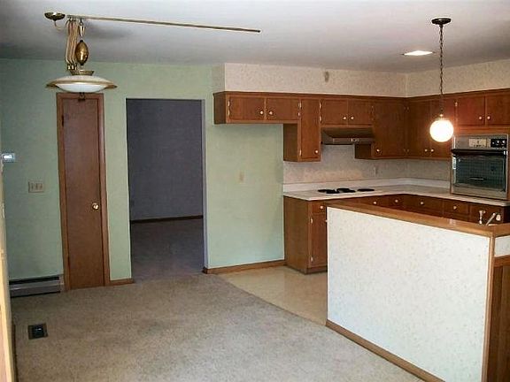 5th image of 821 Meadowbrook Dr
