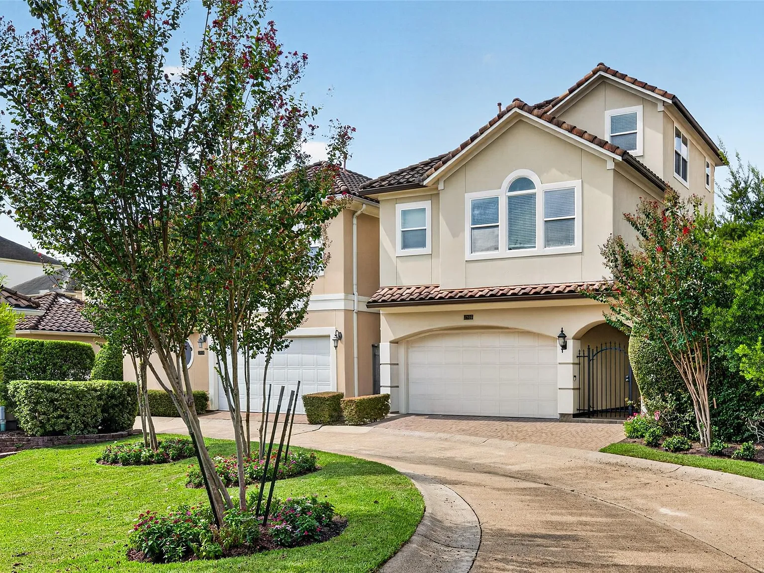 3 bed, 4.5 bath, 2835 sqft, $4,200 — Photo 2