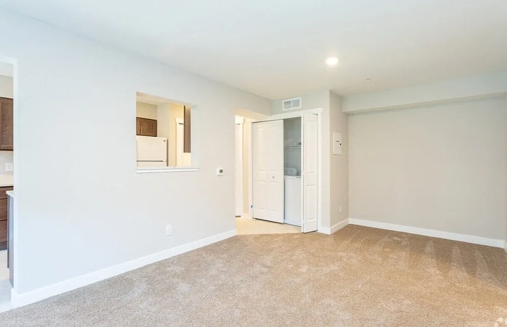North Hillburn Apartments — Photo 2