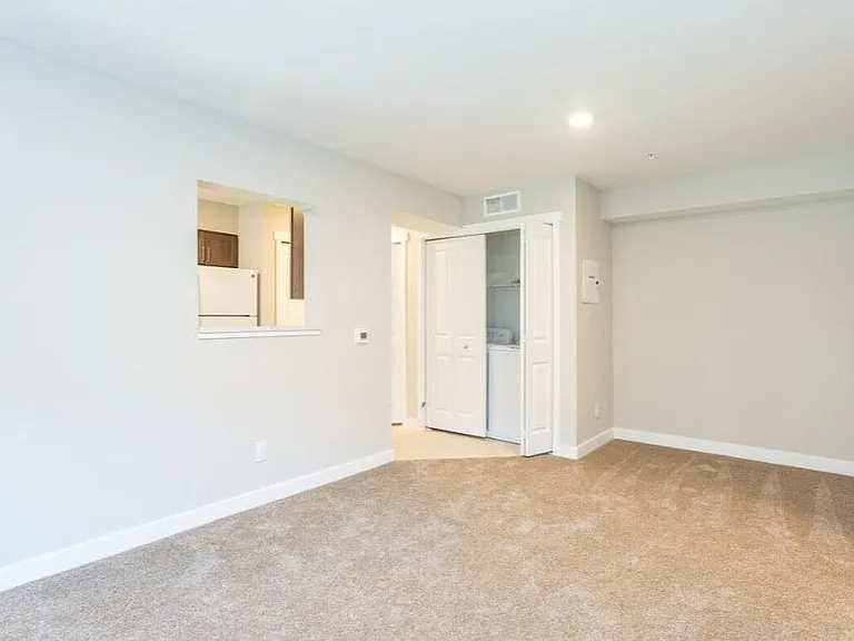 North Hillburn Apartments — Photo 2