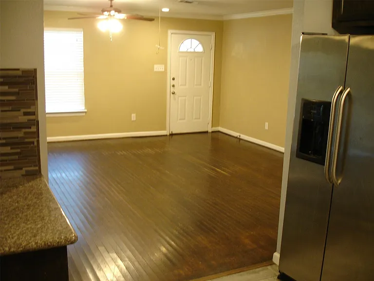 1134 Hahlo St — Photo 7