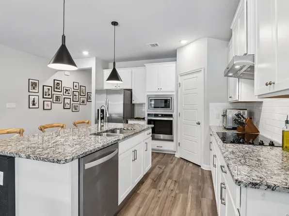 10738 YELLOWTAIL BLVD, Boerne, TX 78006