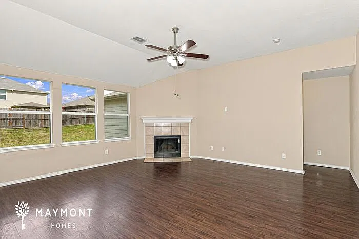 4 bed, 2.5 bath, 2640 sqft, $2,295 — Photo 4