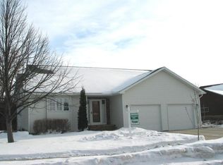 1223 Autumn Ct, Grand Forks, ND 58201