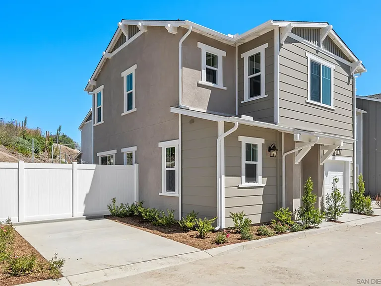1523 Wingwood Ln — Photo 3