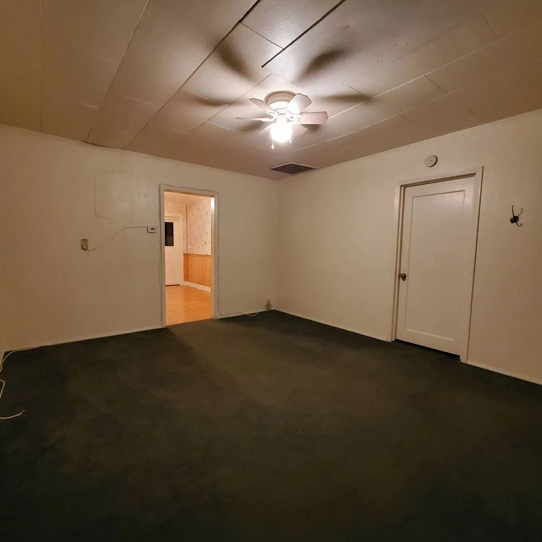 Pet Friendly 2Bed: 1Bath Home w/Garage — Photo 4