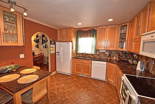 5th image of 213 N Griffith Park Dr