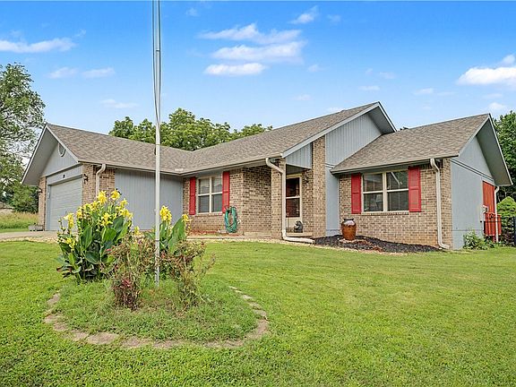 2nd image of 29 Hebrides Ln