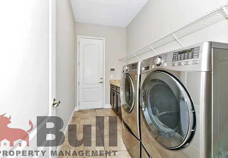 8233 Canetti St — Photo 35