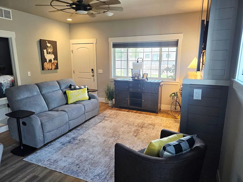 1645 Island View Dr