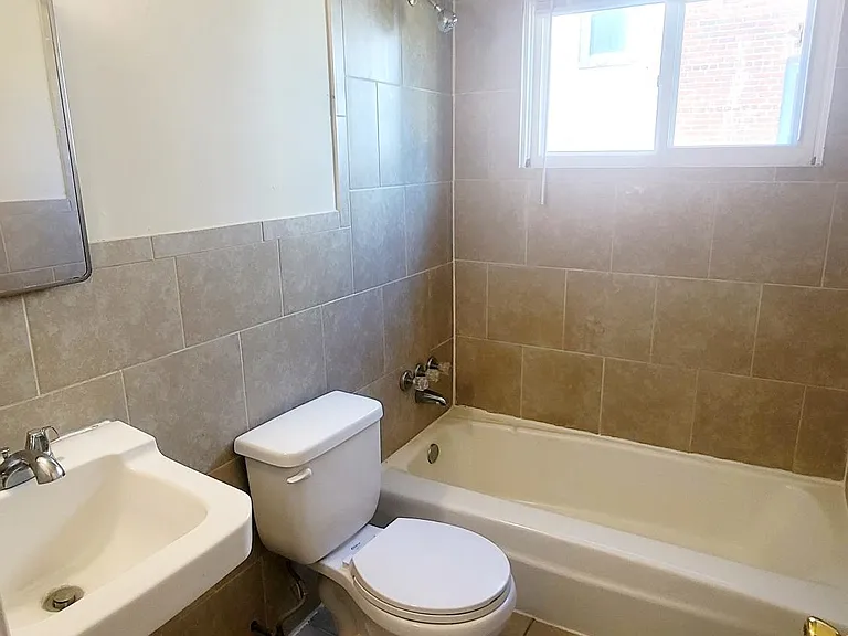 1210 Carlisle Ave — Photo 7