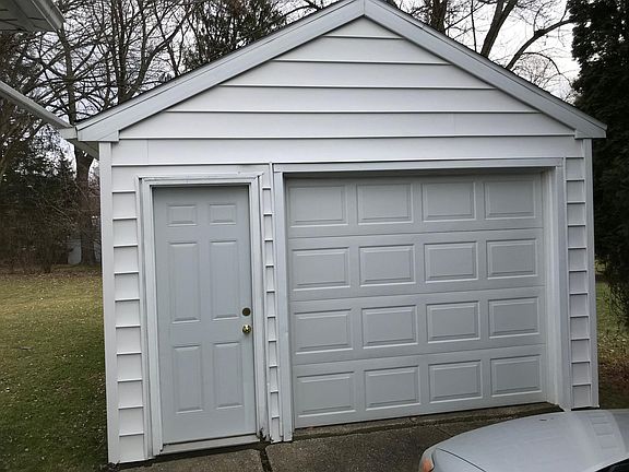 2nd image of 524 Wayland Ave