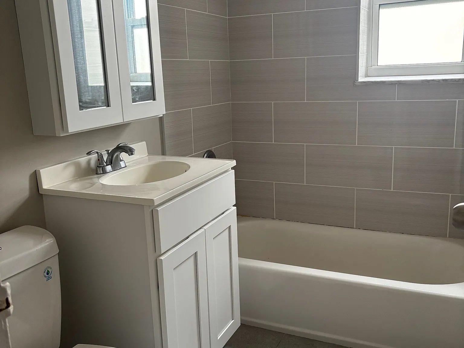 2 bed, 800 sqft, $2,400 — Photo 4