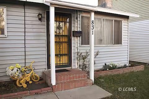 2nd image of 831 S G St