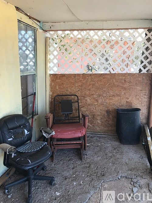 1st image of 519 E Grand Ave