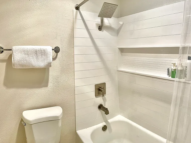 8022 Linda Vista Rd #2I — Photo 12