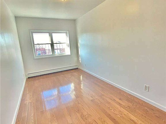 5th image of 5612 137th St Unit 3