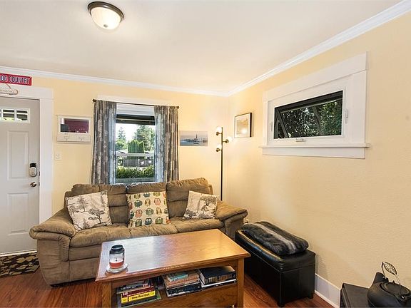 3rd image of 3616 S Mason Ave