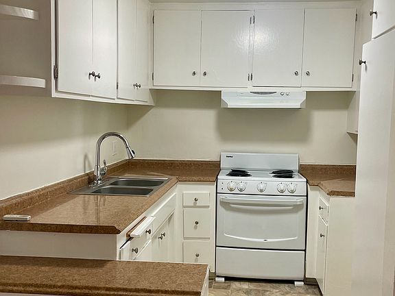 3rd image of 21707 Roscoe Blvd APT 108