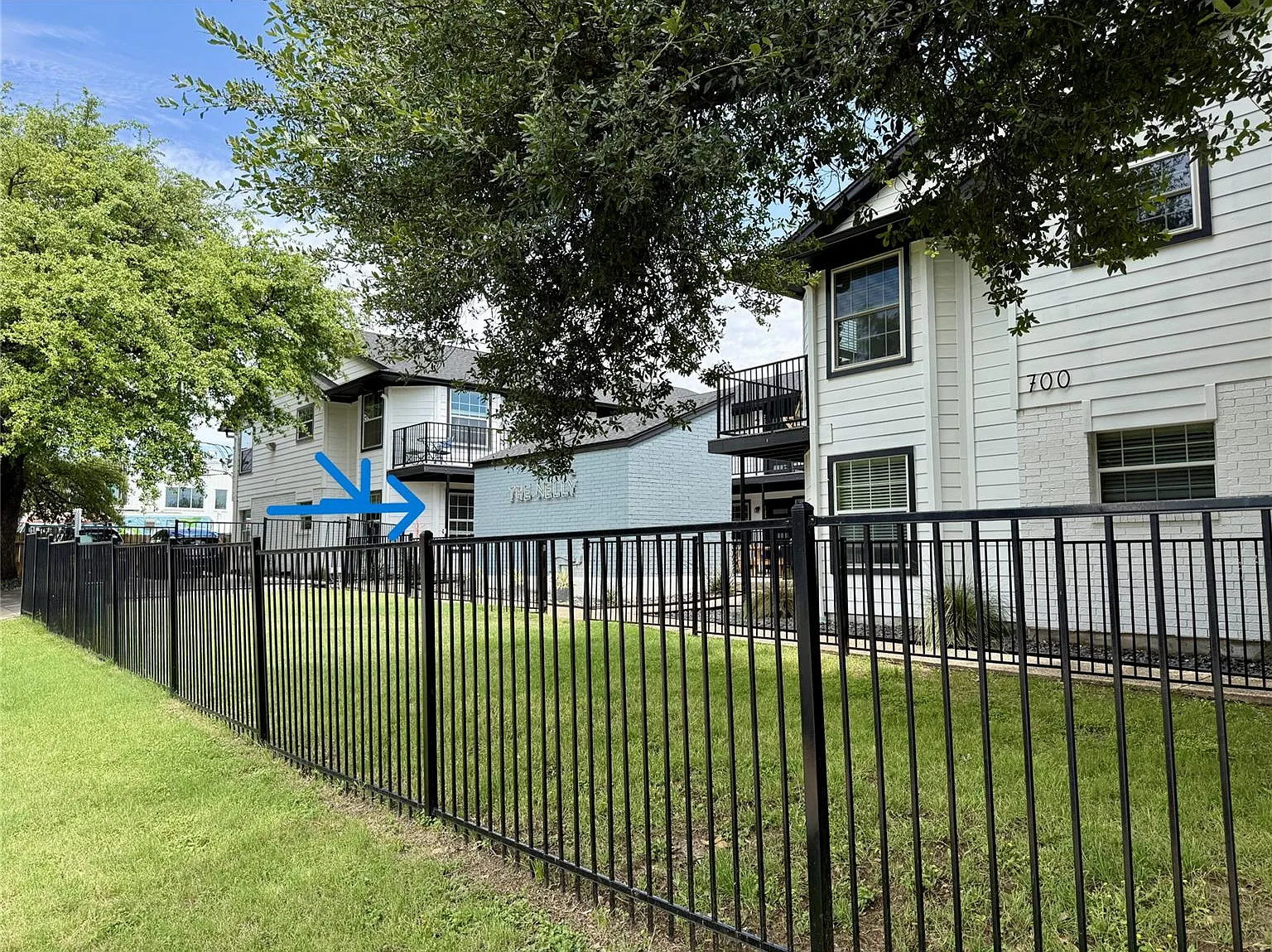 2 bed, 2.0 bath, 1063 sqft, $2,350 — Photo 2