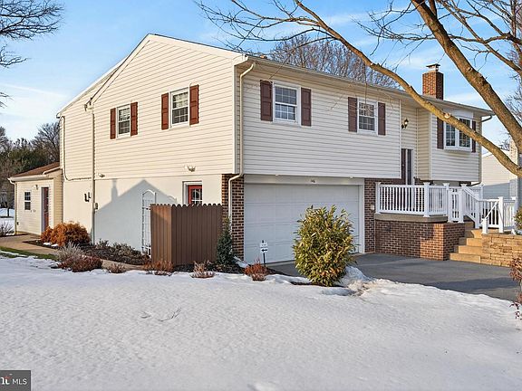 2nd image of 146 S Oak St