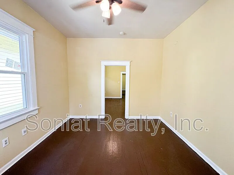 2 bed, 1.0 bath, 804 sqft, $1,250 — Photo 2