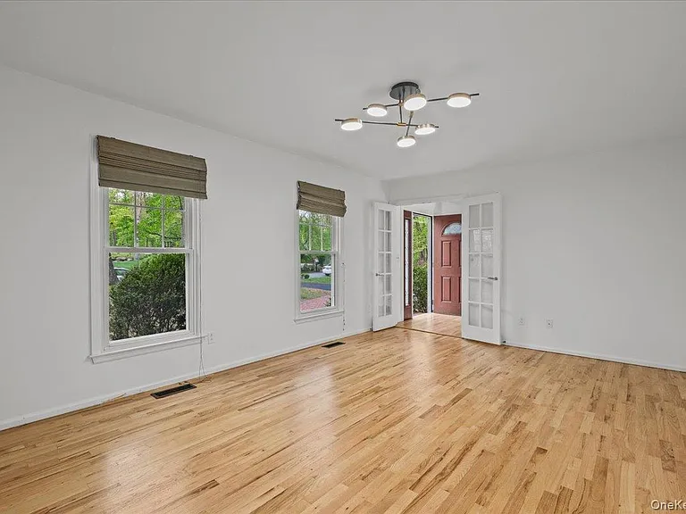 10 Silvermine Dr — Photo 14