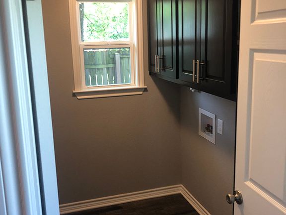 3rd image of 607 N Hall St