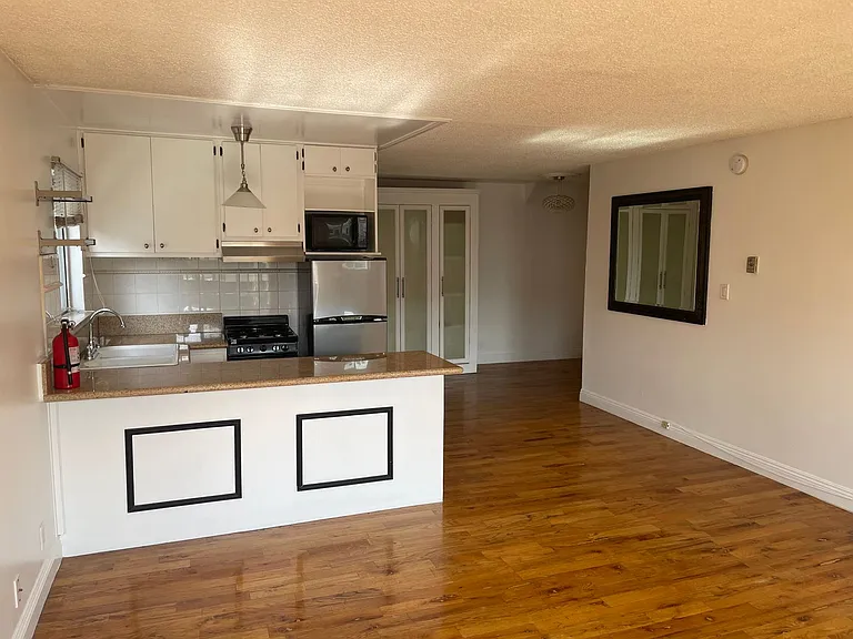 439 South Hobart Apartments — Photo 5