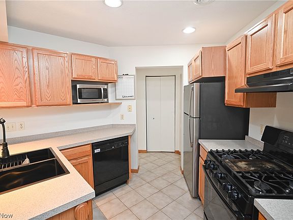 5th image of 325 S Linden Ct