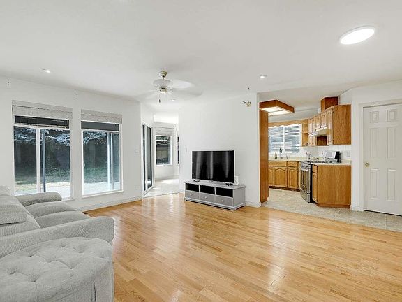 3rd image of 10869 162b St