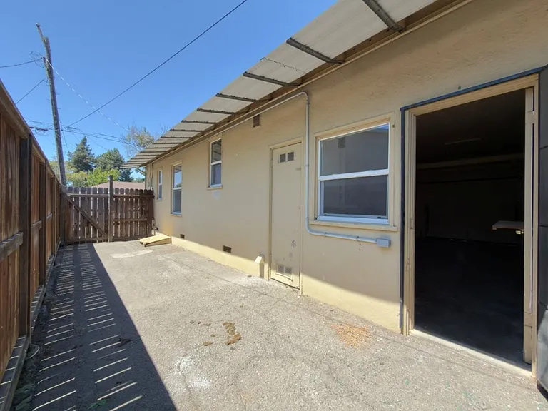 2670-2672 Adrian St — Photo 18