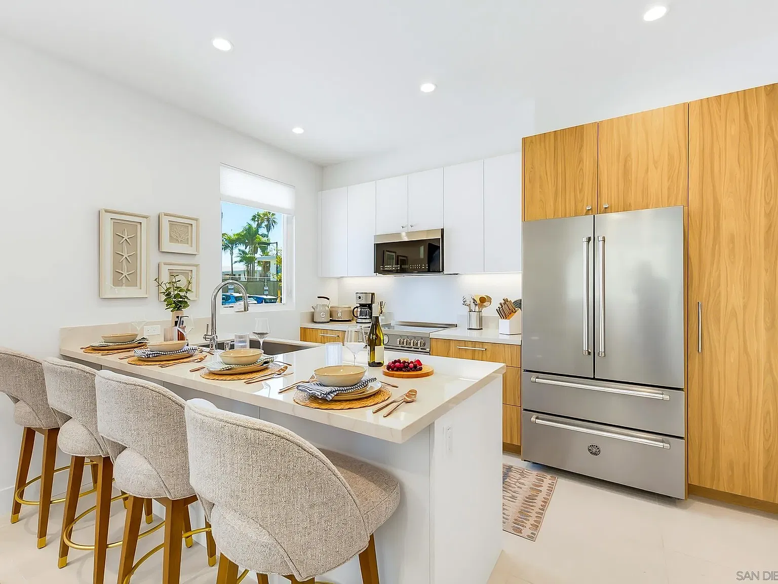 2 bed, 2.0 bath, 718 sqft, $6,000 — Photo 3