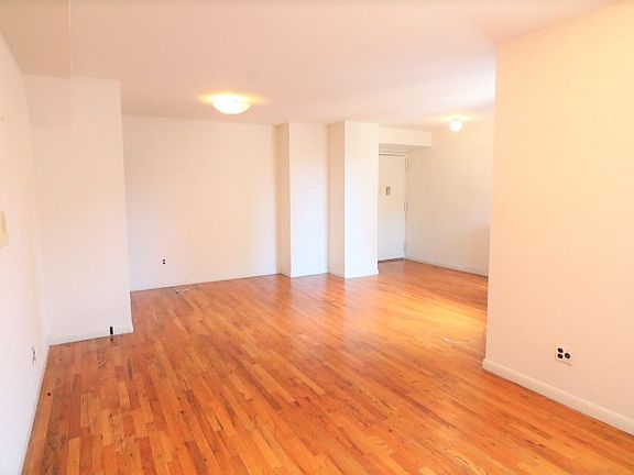 2nd image of 310 W 95th St APT 7C