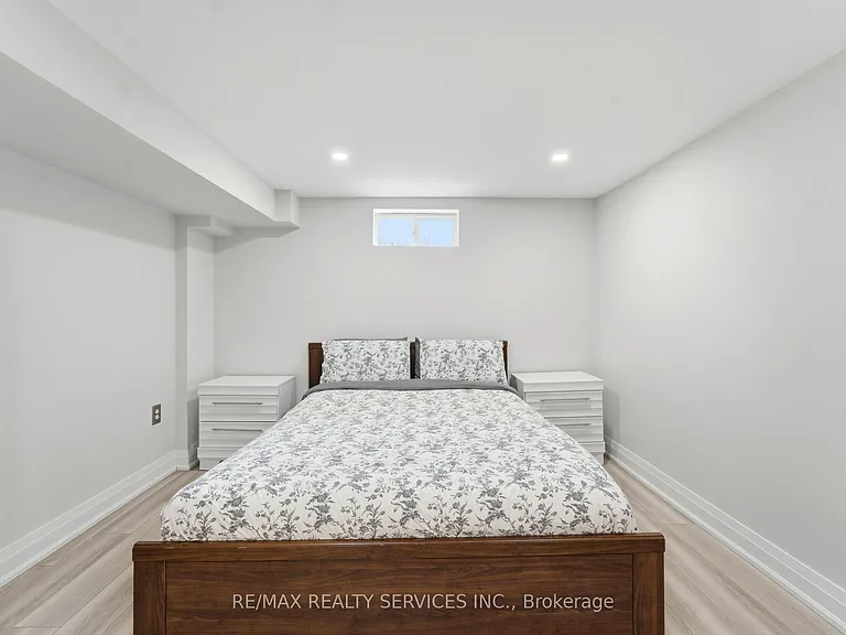 1305 Consort Cres #BASEMENT — Photo 17