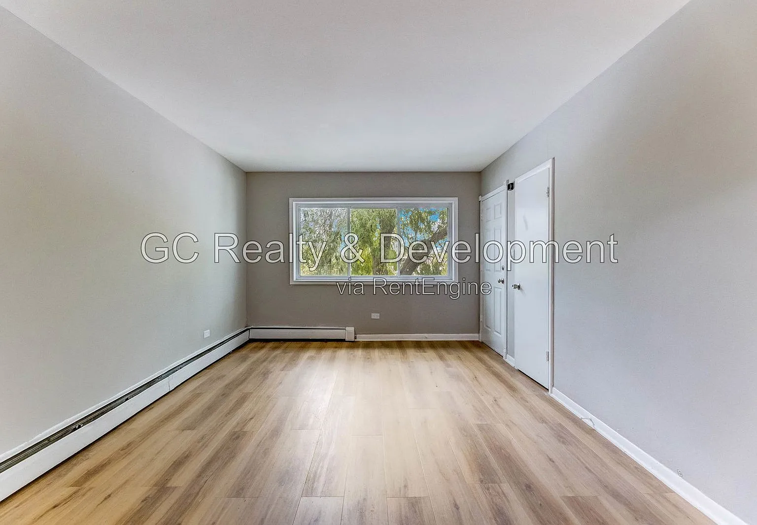 3 bed, 1.0 bath, 1055 sqft, $1,795 — Photo 3