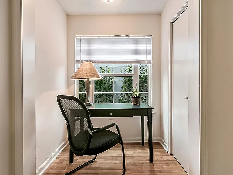 Premises Apartments — Photo 5