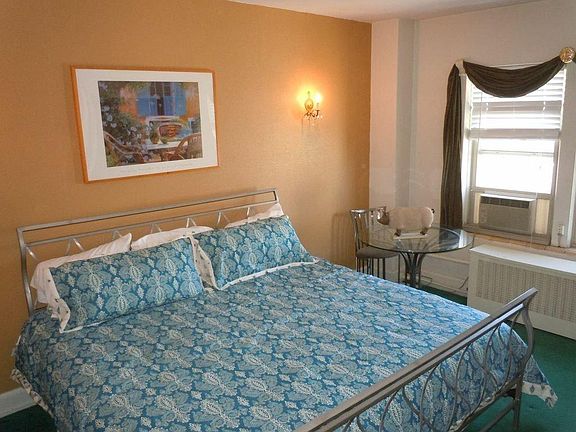 3rd image of 1028 E Juneau Ave APT 819