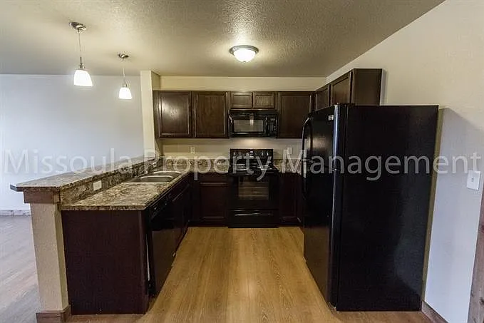 Midtown Apartments — Photo 12