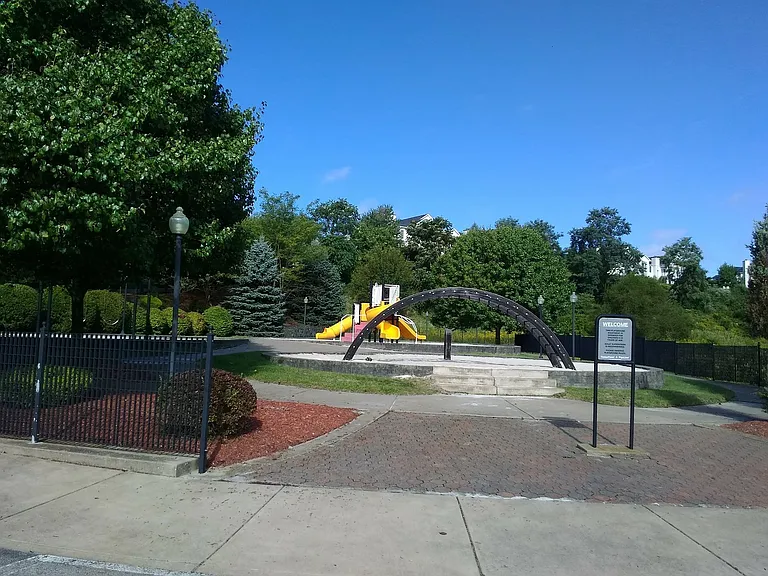 904 Pointe View Dr — Photo 14